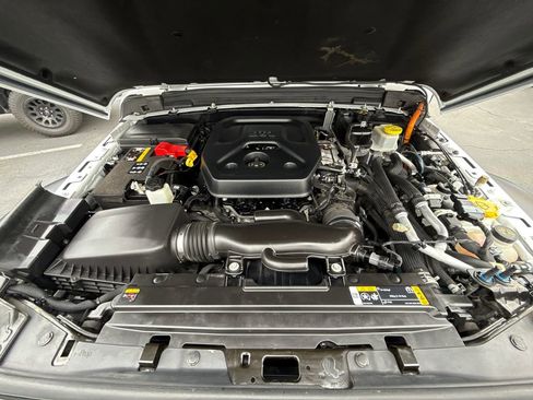 Used 2023 Jeep Wrangler Unlimited w/ Convenience Group image 7