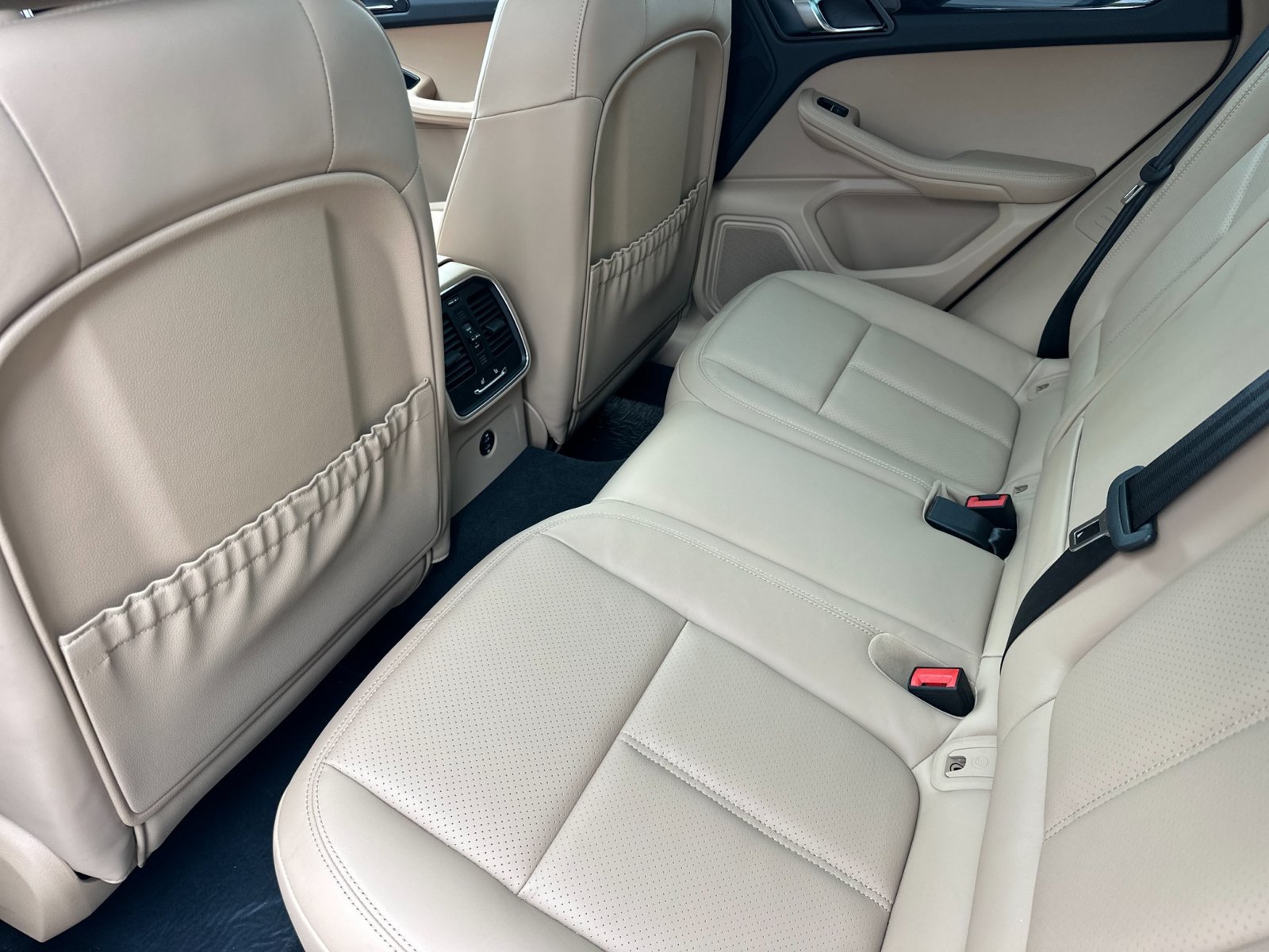 Certified 2026 Porsche Macan AWD/4WD image 21