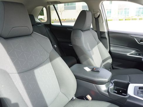 Used 2025 Toyota RAV4 XLE w/ Convenience Package image 17