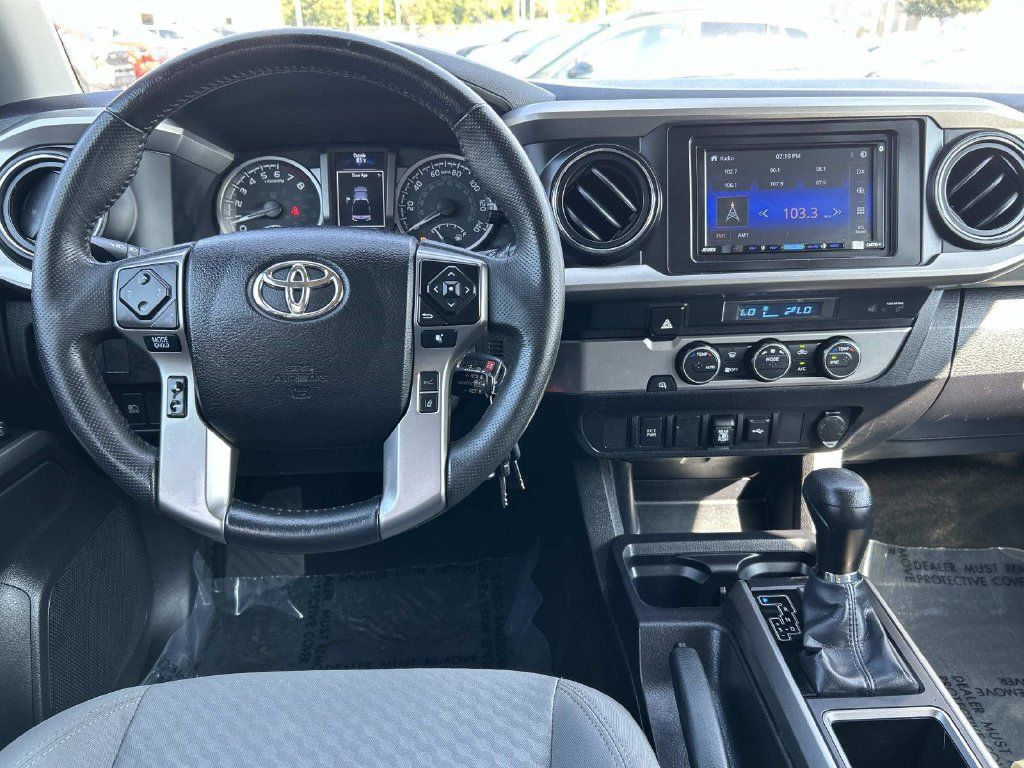 Used 2022 Toyota Tacoma SR5 RWD image 17