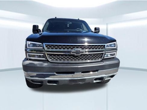 Used 2005 Chevrolet Silverado 2500 LT w/ Heavy-Duty Power Package image 6