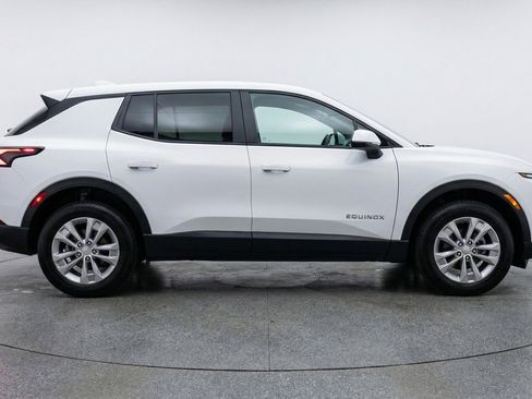 Used 2025 Chevrolet Equinox LT image 11