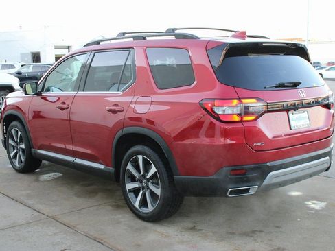 Used 2023 Honda Pilot Touring image 5