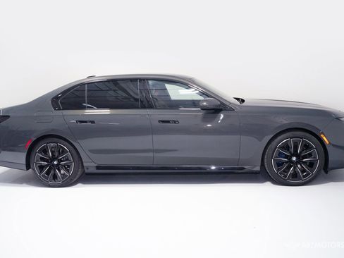 Used 2024 BMW 760i xDrive w/ Executive Package image 3