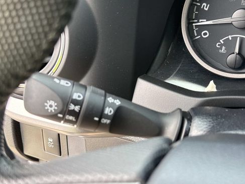 Used 2020 Toyota Tacoma SR5 RWD image 40