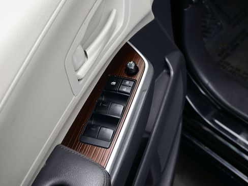 Used 2022 Toyota Sienna LE w/ LE Plus Package AWD/4WD image 10