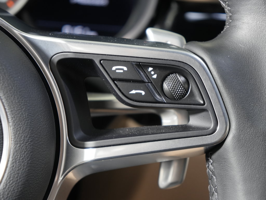 Certified 2020 Porsche Macan AWD/4WD image 27