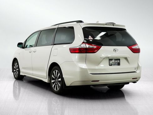 Used 2019 Toyota Sienna XLE w/ XLE Navigation Package AWD/4WD image 3