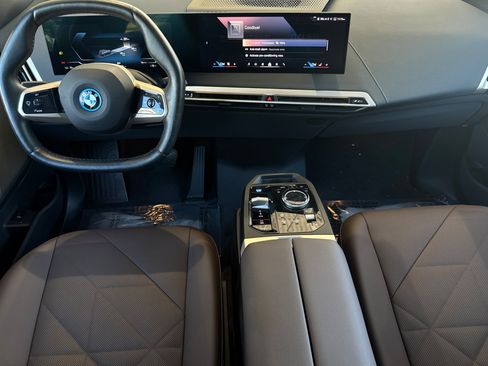 Used 2024 BMW iX xDrive50 AWD/4WD image 17