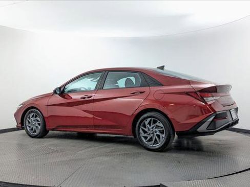 Used 2024 Hyundai Elantra SEL FWD image 6