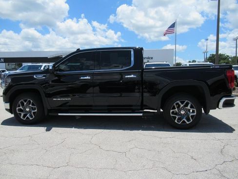 Used 2023 GMC Sierra 1500 SLT w/ SLT Premium Package AWD/4WD image 4