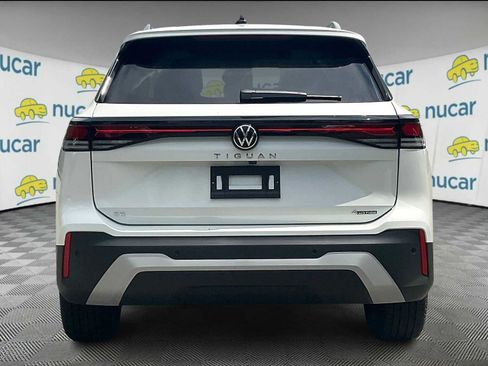 New 2025 Volkswagen Tiguan SE image 6