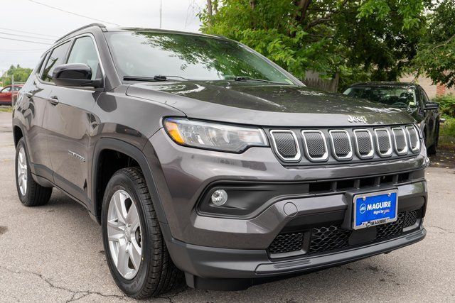 Used 2022 Jeep Compass Latitude w/ Convenience Group AWD/4WD image 4