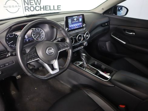 Used 2022 Nissan Sentra SR w/ SR Premium Package FWD image 9