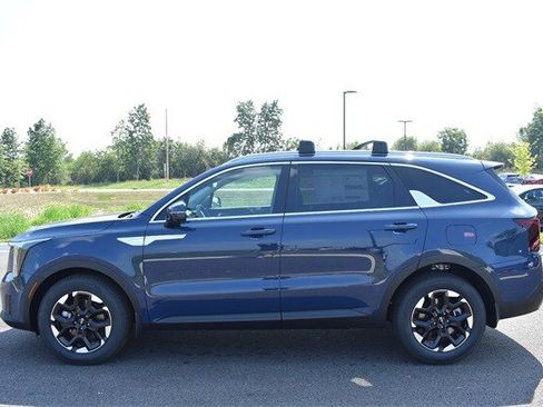 New 2025 Kia Sorento S image 6