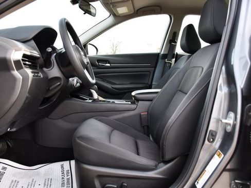 Used 2024 Nissan Altima 2.5 SV image 15