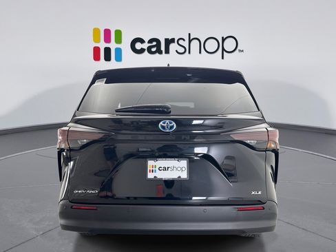 Used 2025 Toyota Sienna XLE w/ XLE Plus Package AWD/4WD image 4