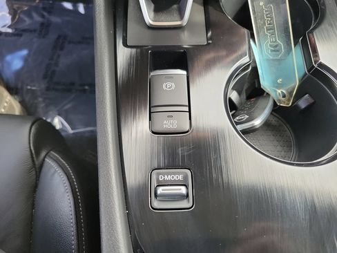 Used 2024 Nissan Rogue SL FWD image 33