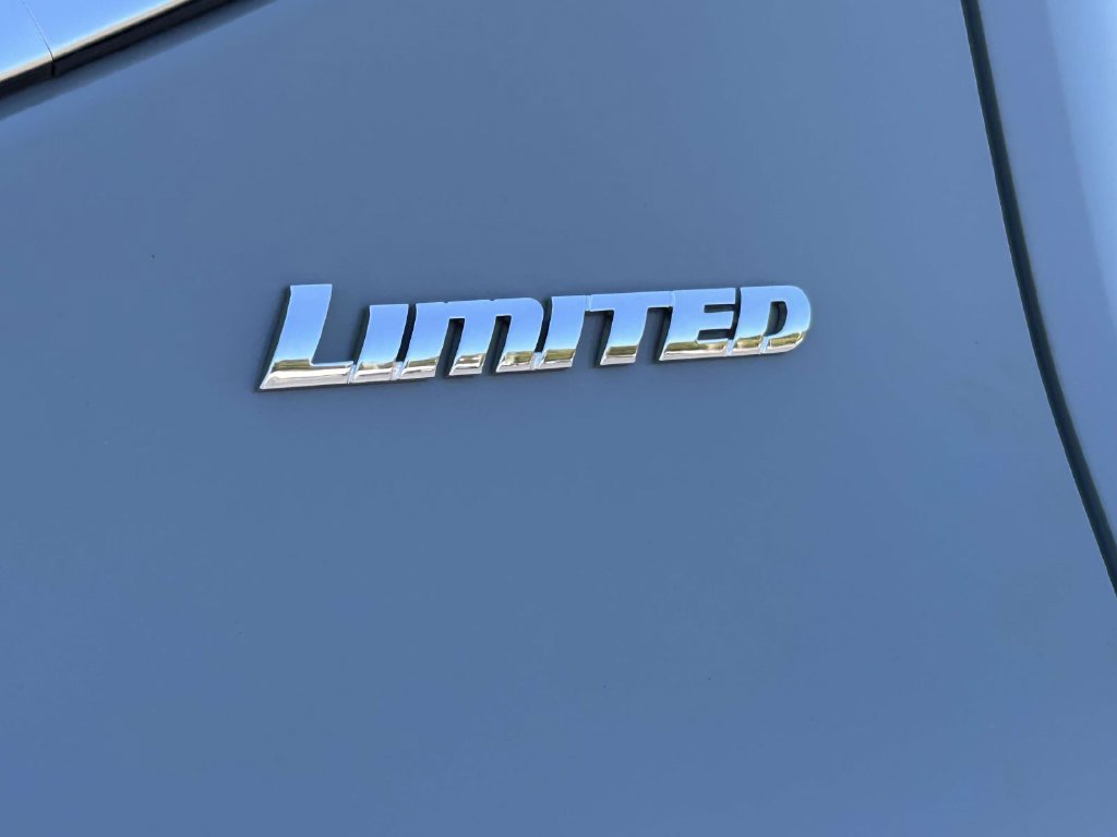 Used 2025 Toyota Tundra Limited AWD/4WD image 9
