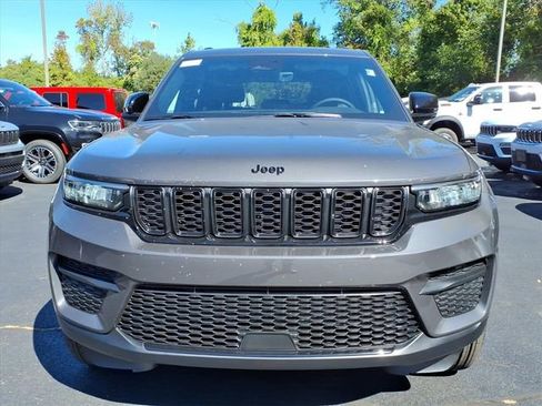 New 2025 Jeep Grand Cherokee 4WD image 8
