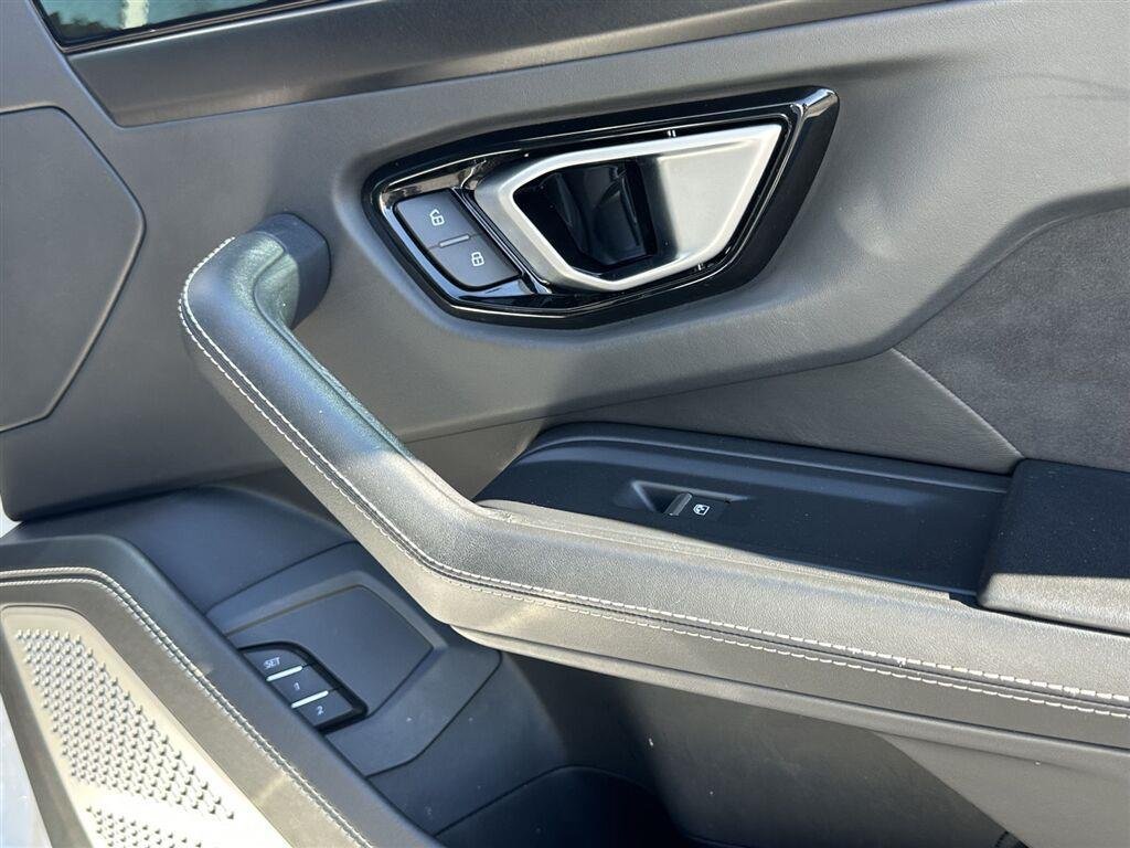Used 2021 Lamborghini Urus AWD/4WD image 20