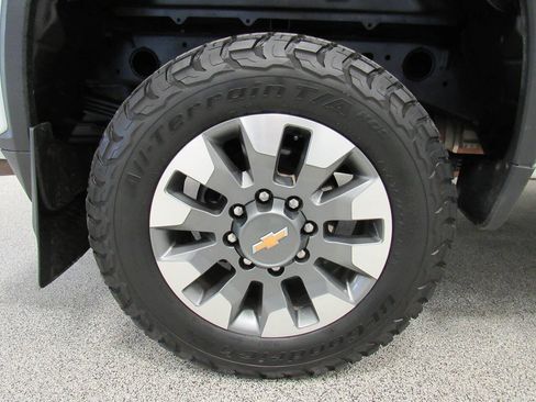 Used 2022 Chevrolet Silverado 2500 Custom w/ Custom Value Package image 14