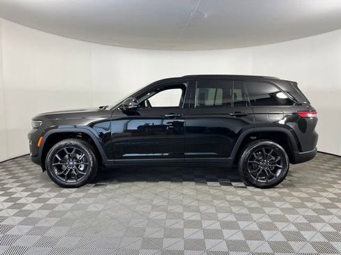 Used 2025 Jeep Grand Cherokee Limited AWD/4WD image 4