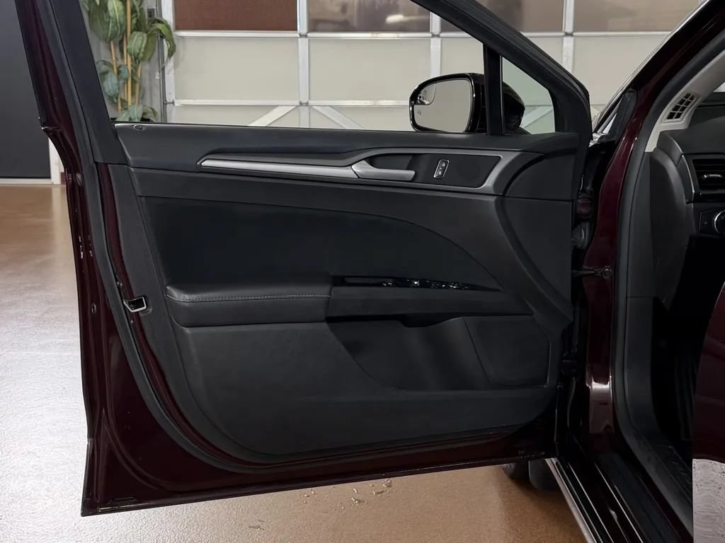 Used 2013 Ford Fusion SE FWD image 13