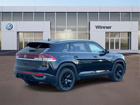 Used 2024 Volkswagen Atlas Cross Sport SE w/ Panoramic Sunroof Package image 4