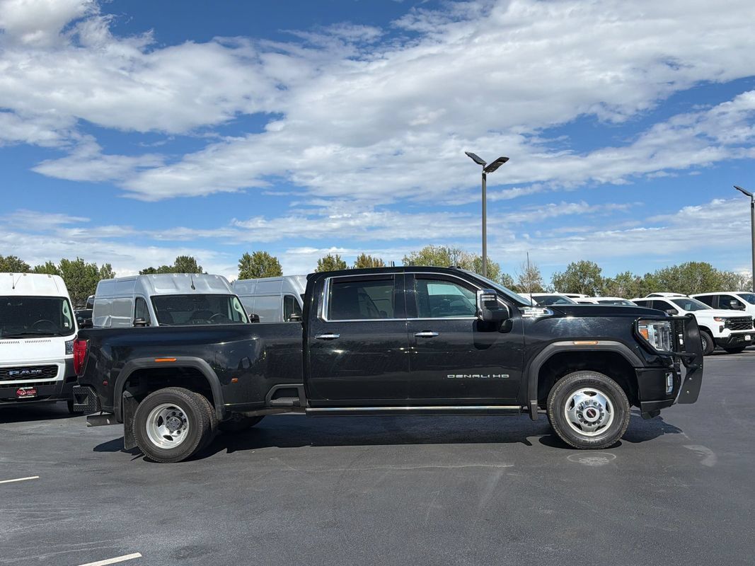 Used 2022 GMC Sierra 3500 Denali AWD/4WD image 4