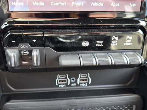 New 2026 RAM 2500 Laramie w/ Night Edition AWD/4WD image 17