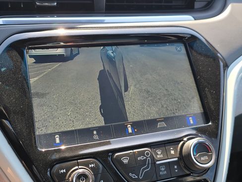 Used 2020 Chevrolet Bolt Premier w/ Infotainment Package FWD image 14