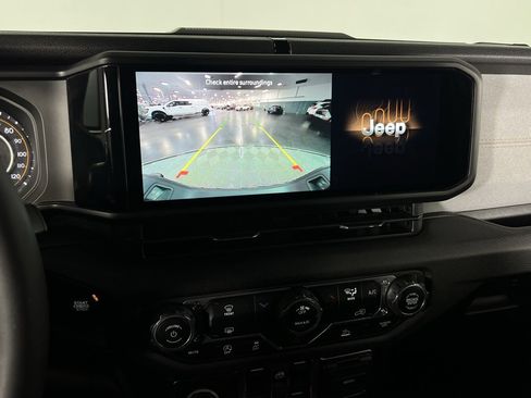 Certified 2024 Jeep Gladiator Sport image 18