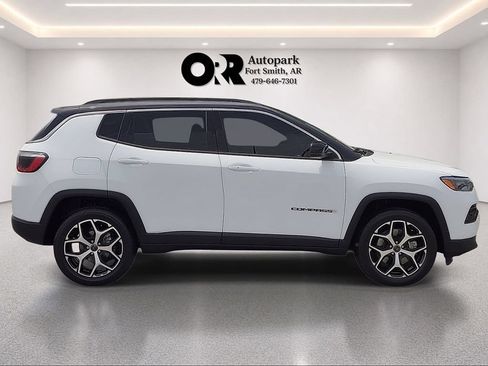 Used 2025 Jeep Compass Limited AWD/4WD image 5