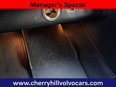 Certified 2024 Volvo XC40 B5 Core image 24