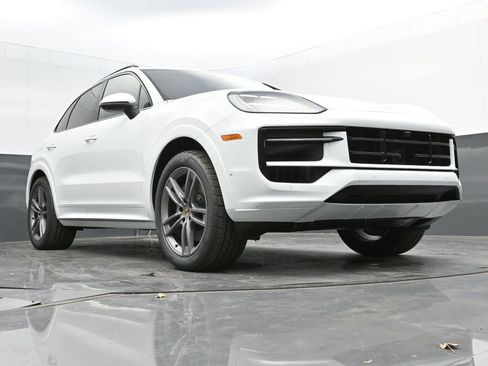 New 2025 Porsche Cayenne image 30