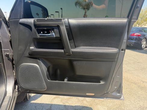 Used 2022 Toyota 4Runner SR5 AWD/4WD image 23