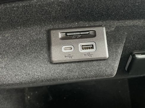 Certified 2023 Cadillac Escalade ESV V image 30