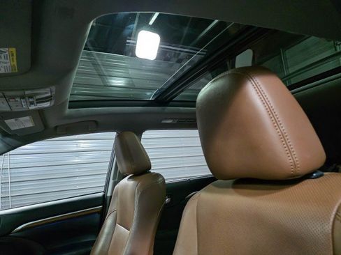 Used 2019 Toyota Highlander Limited Platinum image 14