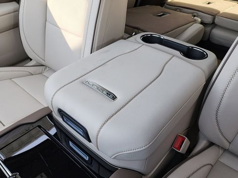 New 2026 GMC Yukon Denali w/ Denali Reserve Package image 36