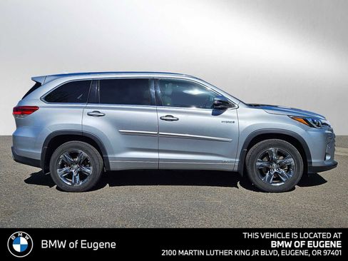 Used 2018 Toyota Highlander Limited Platinum AWD/4WD image 2