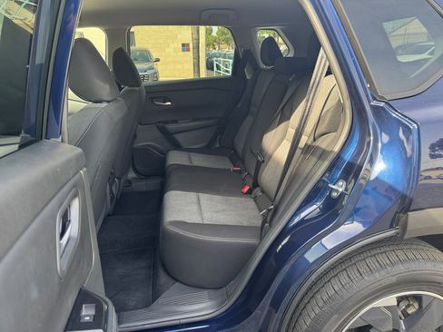 Used 2025 Nissan Rogue SV image 28