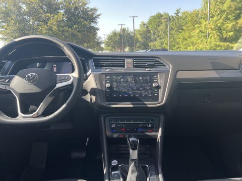 Certified 2023 Volkswagen Tiguan SE w/ Panoramic Sunroof Package FWD image 26