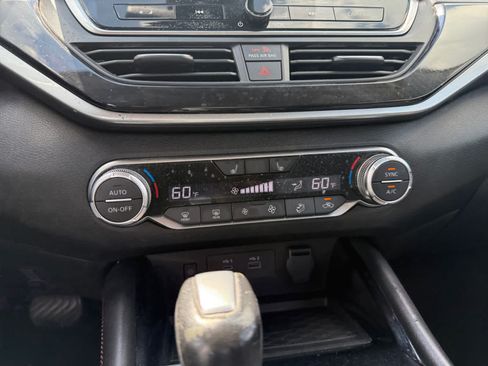 Used 2025 Nissan Altima 2.5 SR w/ SR Premium Package FWD image 17
