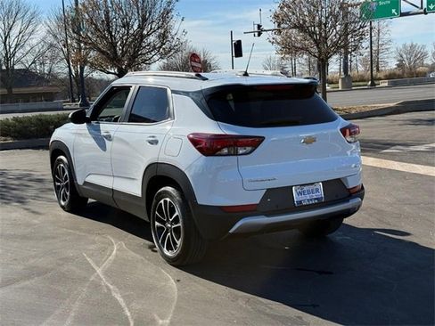Used 2024 Chevrolet TrailBlazer LT w/ Driver Confidence Package image 3