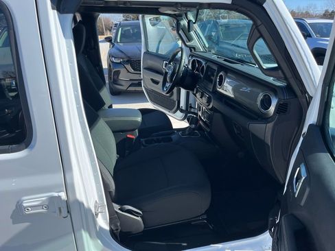 Used 2021 Jeep Wrangler Unlimited Sahara w/ Cold Weather Group image 14