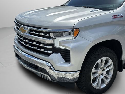 Used 2022 Chevrolet Silverado 1500 LTZ w/ LTZ Convenience Package II AWD/4WD image 32