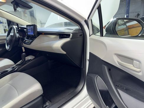 Used 2022 Toyota Corolla LE FWD image 28