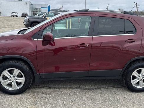 Used 2016 Chevrolet Trax LT w/ LT Convenience Package image 3