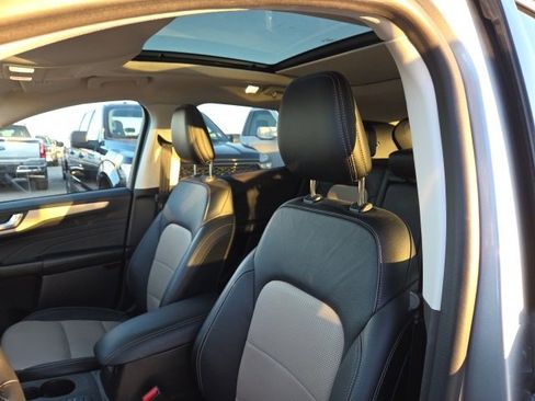 Used 2021 Ford Escape Titanium w/ Titanium Elite Package image 9